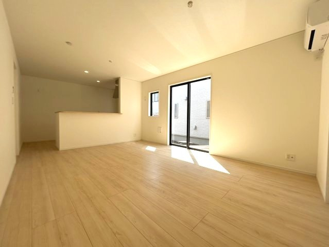 長野市差出南２丁目の新築一戸建の居間・リビング