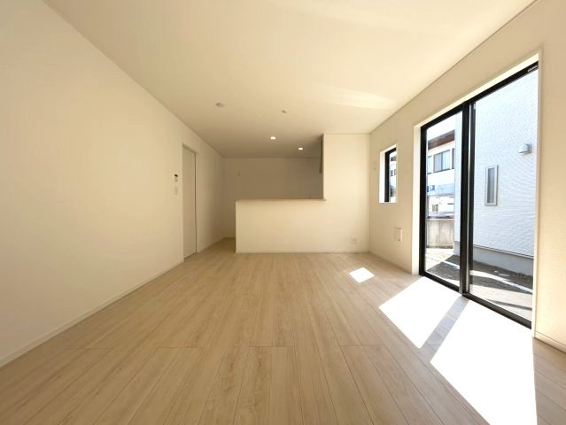 長野市差出南２丁目の新築一戸建の居間・リビング
