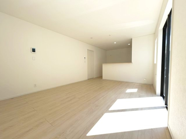 長野市差出南２丁目の新築一戸建の居間・リビング