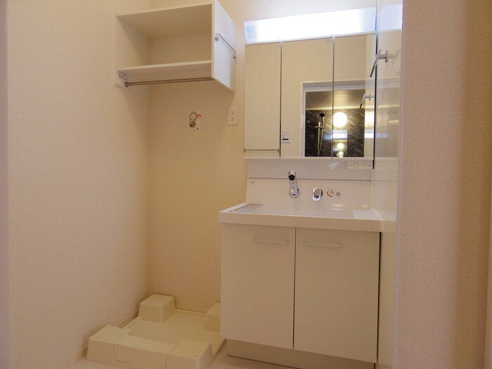 Mistral (ミストラル) Ⅰの独立洗面台|三面鏡付洗面化粧台