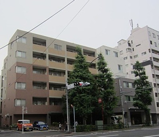 【外観】 | 鉄筋コンクリート造のがっちりとした建物。