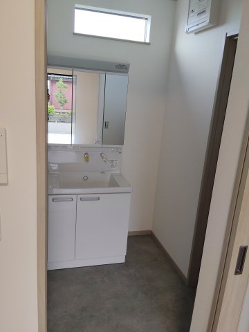 坂井市丸岡町今福　新築戸建Bの独立洗面台