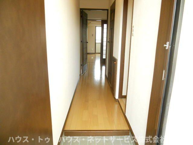 T.Y.ビルの玄関