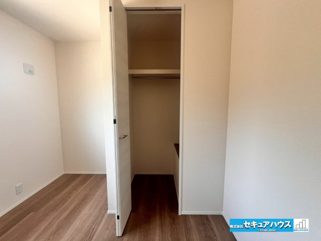 【今からご案内可能】知多市岡田開戸　全4棟の洋室|【洋室】
◆広々とした居住空間は日々の暮らしを彩り、心のやすらぎと満足感を与えてくれます。通風と採光を考慮した設計は子供たちはのびのび育ち、家族でくつろぎと団らんを生み出します。