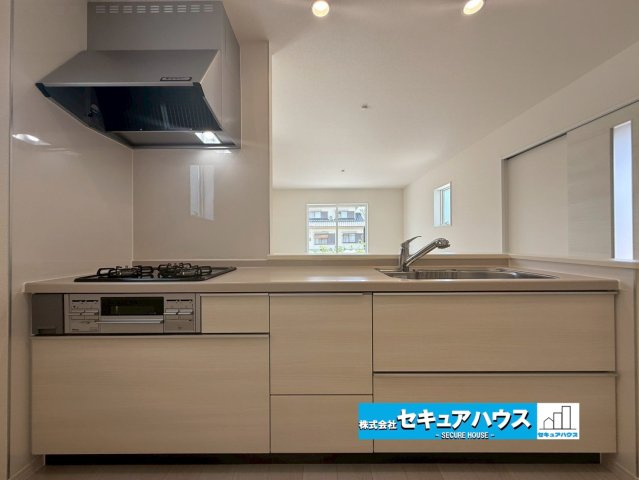 【同施工物件ご案内可能】知多市岡田開戸　全4棟の内観：施工例|【キッチンイメージ】
◆同時にたくさんの料理が調理できる。「焼く・蒸す・煮る」の工程を同時進行で進めることができるので、料理を素早く作ることができます。育児でバタバタ忙しいママに嬉しい♪