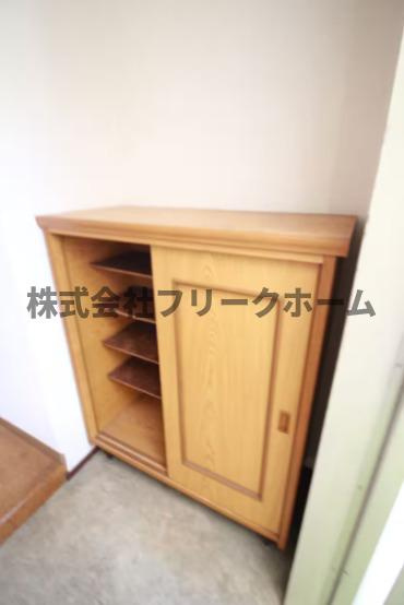 武蔵野市西久保２丁目の賃貸マンションの玄関