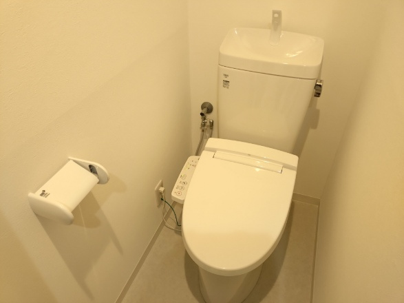 西宮市上田中町　中古戸建のトイレ