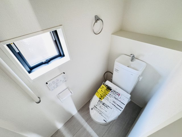 松戸市小山新築戸建【南部小学校：5分】のトイレ|温水洗浄暖房便座つきトイレ
