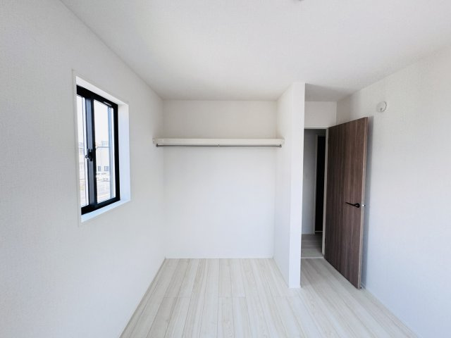 松戸市小山新築戸建【南部小学校：5分】の収納|6帖洋室収納・オープンクローゼット