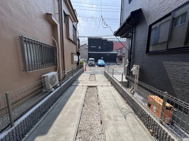 松戸市小山新築戸建【南部小学校：5分】の駐車場|2号棟駐車スペース・縦列2台駐車可