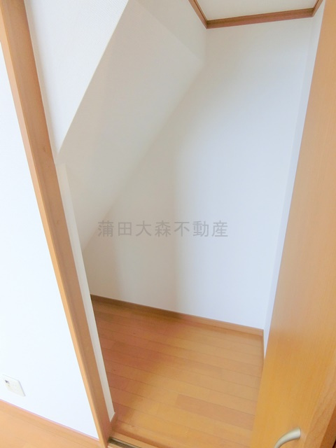 大田区中央1丁目貸家の収納|階段下物入