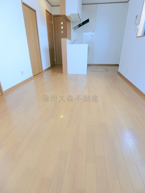 大田区中央1丁目貸家の居間・リビング|南側洋室6帖