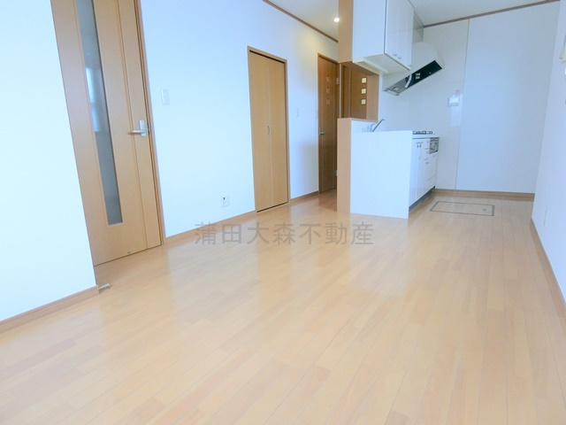 大田区中央1丁目貸家の居間・リビング|LDK9.7帖