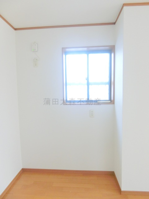 大田区中央1丁目貸家のキッチン|キッチン後方スペース　冷蔵庫置き場