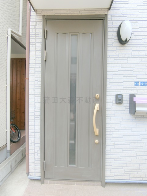 大田区中央1丁目貸家の玄関