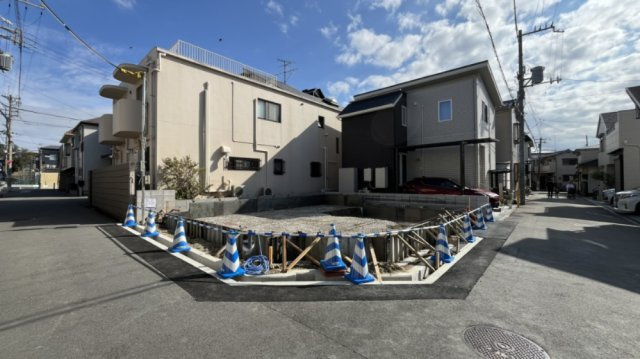 豊中市上野東１丁目　新築戸建住宅の前面道路含む現地写真