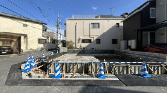 豊中市上野東１丁目　新築戸建住宅の前面道路含む現地写真