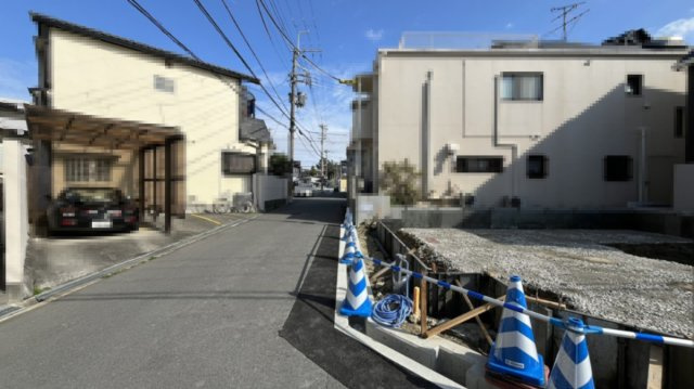 豊中市上野東１丁目　新築戸建住宅の前面道路含む現地写真