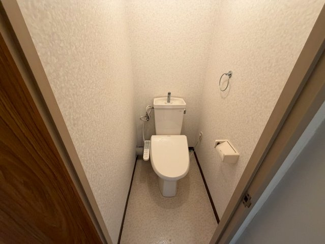 枚方市長尾元町２丁目の賃貸マンションのトイレ