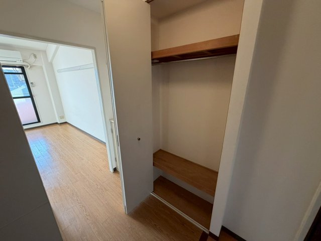 枚方市長尾元町２丁目の賃貸マンションの収納