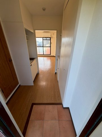 枚方市長尾元町２丁目の賃貸マンションの玄関