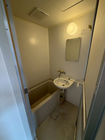 枚方市長尾元町２丁目の賃貸マンションの浴室