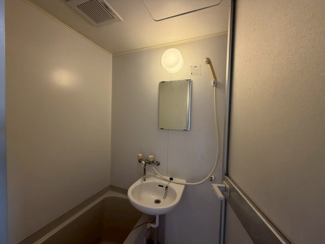 枚方市長尾元町２丁目の賃貸マンションの洗面所