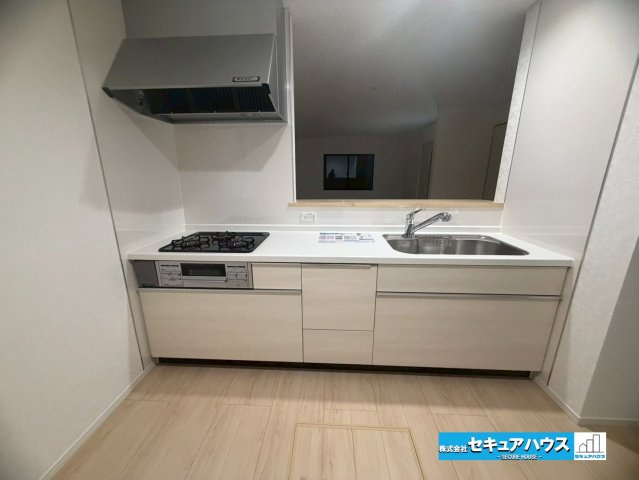 【今からご案内可能】名古屋市南区阿原町　全3棟のキッチン|【キッチンイメージ】
◆同時にたくさんの料理が調理できる。「焼く・蒸す・煮る」の工程を同時進行で進めることができるので、料理を素早く作ることができます。育児でバタバタ忙しいママに嬉しい♪
