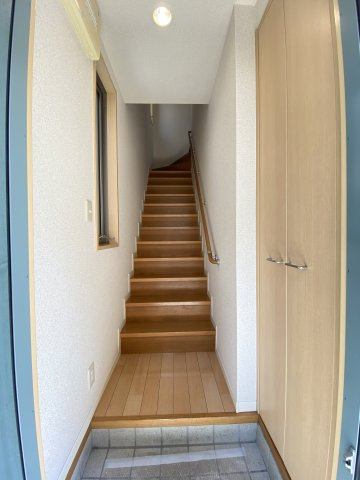 セトルプレイスBの玄関|★メゾネットタイプです。