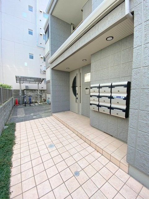 大城メゾンのエントランス