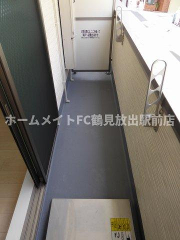 大阪市鶴見区今津中４丁目のアパートのバルコニー