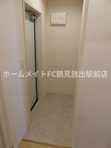 大阪市鶴見区今津中４丁目のアパートの玄関
