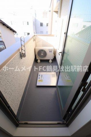 大阪市城東区諏訪３丁目のアパートのバルコニー