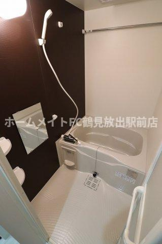 大阪市城東区諏訪３丁目のアパートの浴室