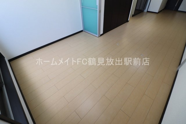 大阪市城東区諏訪４丁目のハイツの洋室