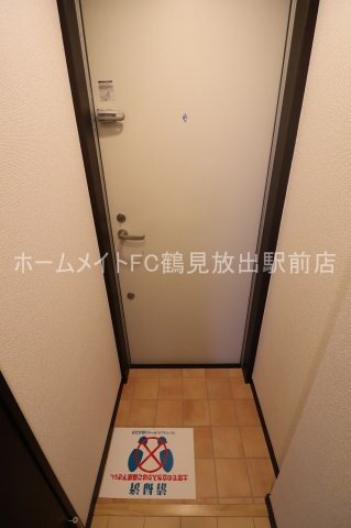 大阪市城東区諏訪４丁目のハイツの玄関