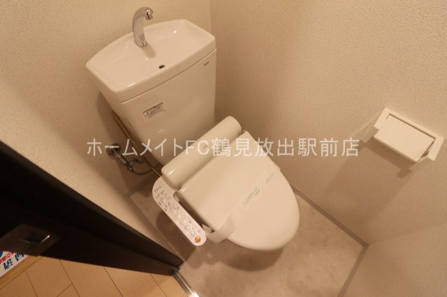 大阪市城東区諏訪４丁目のハイツのトイレ