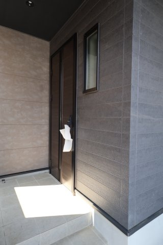 《仲介手数料無料》川越市小仙波町２丁目44-48新築一戸建てリガーレの玄関