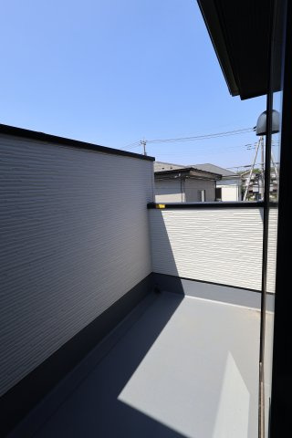 《仲介手数料無料》川越市小仙波町２丁目44-48新築一戸建てリガーレのバルコニー