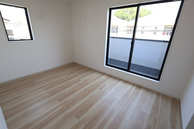《仲介手数料無料》川越市小仙波町２丁目44-48新築一戸建てリガーレの洋室