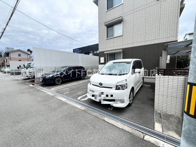 大阪市城東区諏訪２丁目のアパートの駐車場