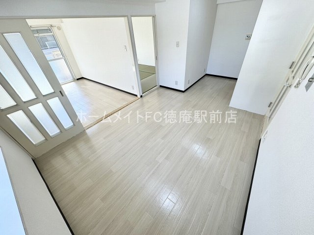 大阪市鶴見区諸口６丁目の賃貸マンションの居間・リビング