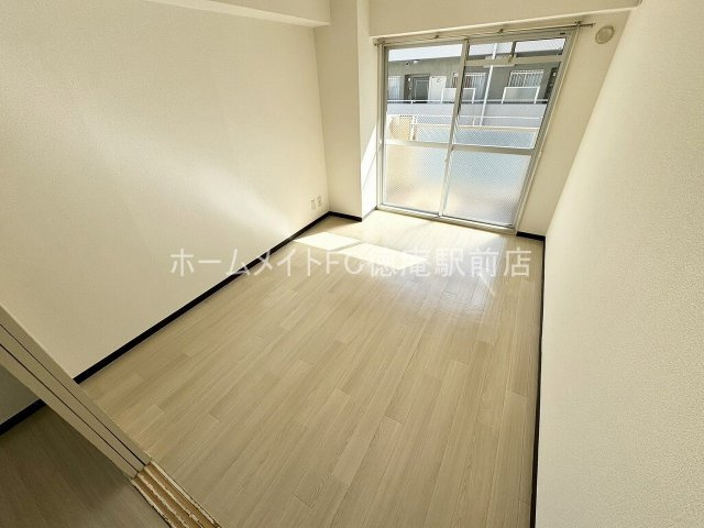 大阪市鶴見区諸口６丁目の賃貸マンションの洋室