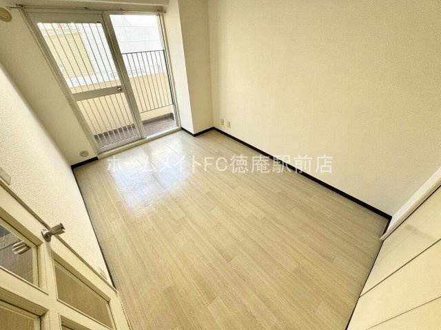 大阪市鶴見区諸口６丁目の賃貸マンションの洋室