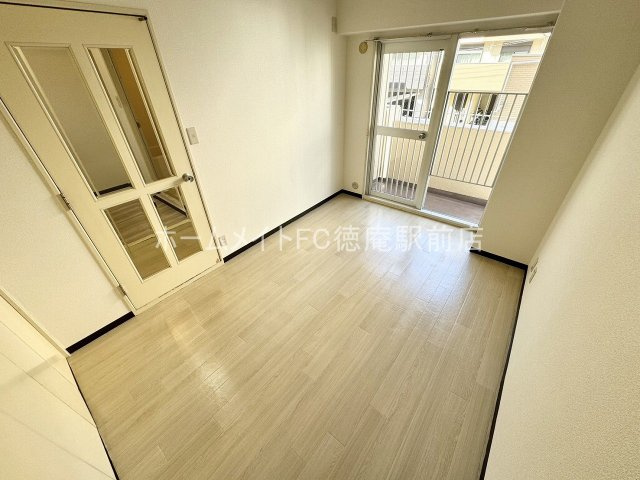 大阪市鶴見区諸口６丁目の賃貸マンションの洋室