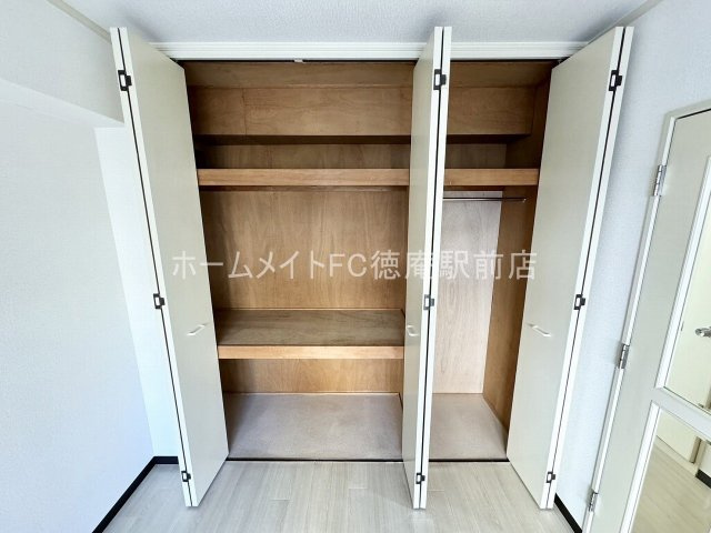 大阪市鶴見区諸口６丁目の賃貸マンションの収納