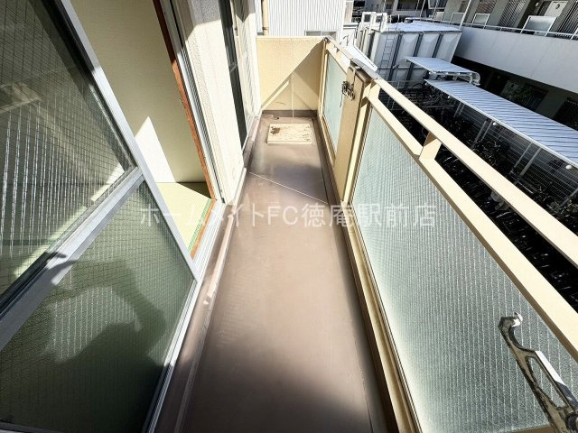 大阪市鶴見区諸口６丁目の賃貸マンションのバルコニー