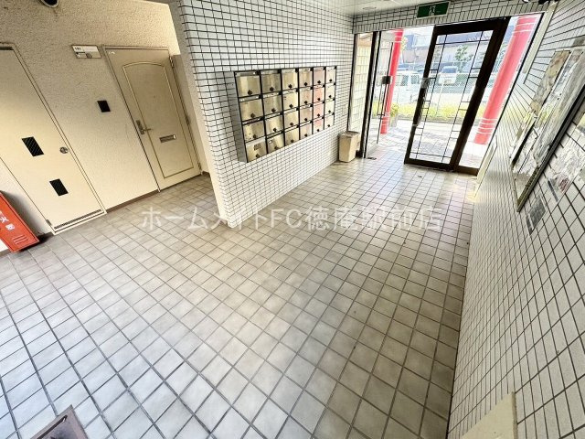 大阪市鶴見区諸口６丁目の賃貸マンションのロビー