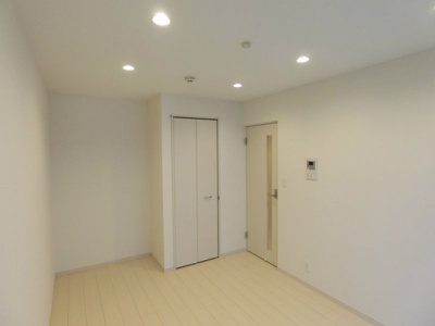 【内装】 | リブリ・西新宿 | 白を基調とした明るい洋室です
