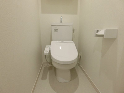 【トイレ】 | リブリ・西新宿 | 温水洗浄便座付きのトイレです